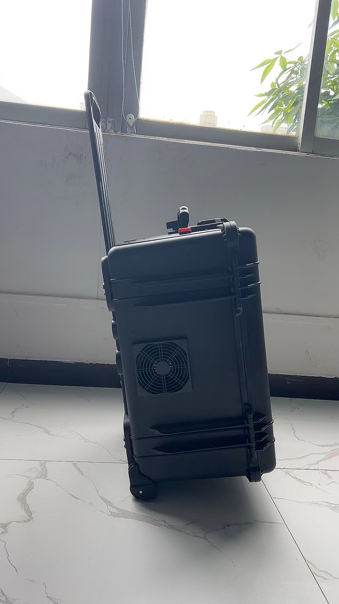 马龙手拉箱型移动通信干扰器